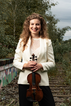 Fanny Anaïs Schell, Violine 1